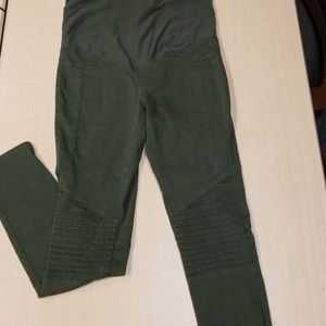 H&M MAMA green maternity pants.